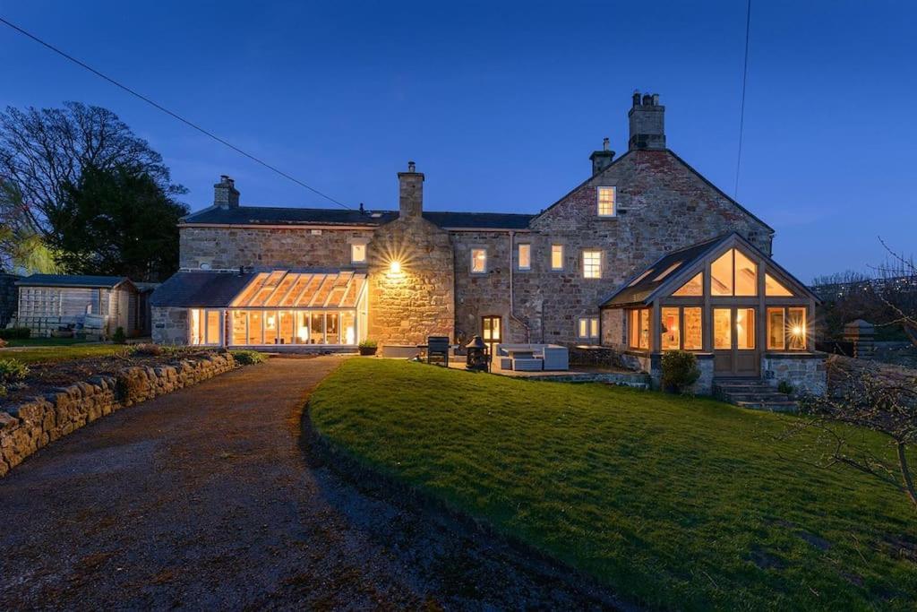 10 Bed Stunning House In Village, With Hot Tub Ovingham Exterior photo