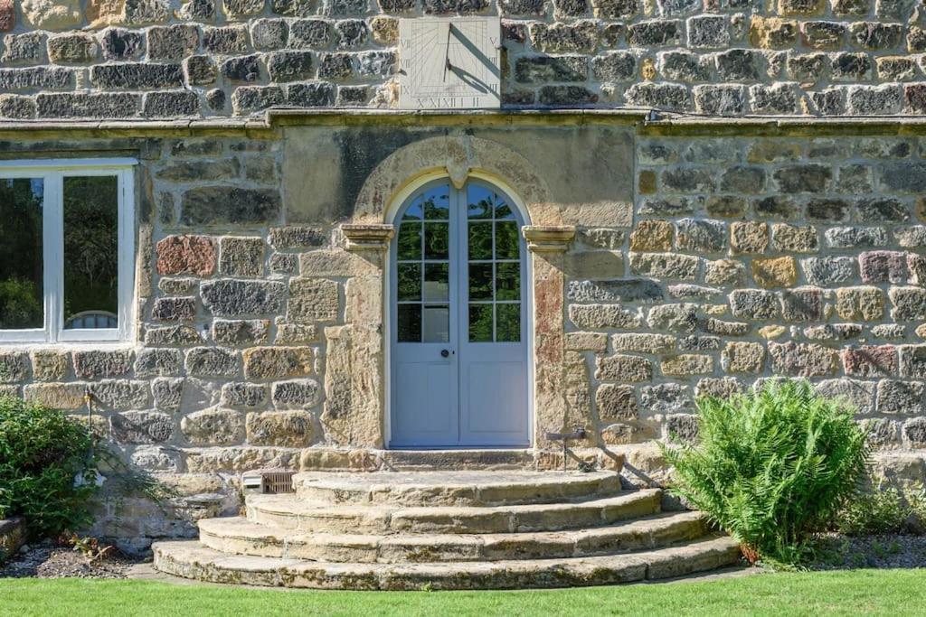 10 Bed Stunning House In Village, With Hot Tub Ovingham Exterior photo